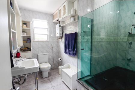 Casa à venda com 223m², 4 quartos e sem vaga Casa à venda com 223m², 4 quartos e sem vagaBanheiro da Suíte