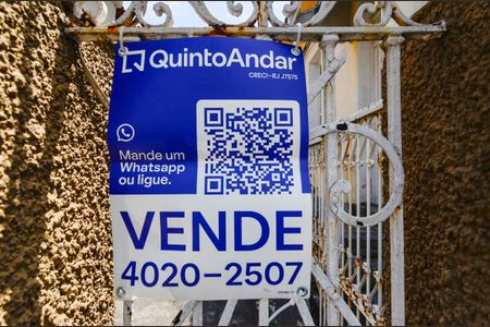 Casa à venda com 223m², 4 quartos e sem vaga Casa à venda com 223m², 4 quartos e sem vagaPlaca