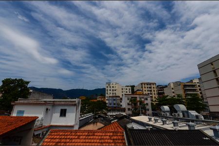 Casa à venda com 223m², 4 quartos e sem vaga Casa à venda com 223m², 4 quartos e sem vagaTerraço