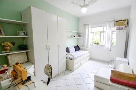 Casa à venda com 223m², 4 quartos e sem vaga Casa à venda com 223m², 4 quartos e sem vagaQuarto 3