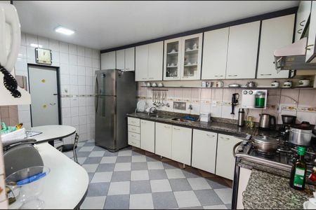 Casa à venda com 223m², 4 quartos e sem vaga Casa à venda com 223m², 4 quartos e sem vagaCozinha