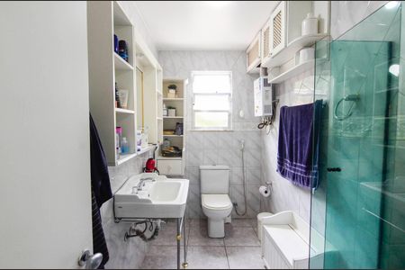 Casa à venda com 223m², 4 quartos e sem vaga Casa à venda com 223m², 4 quartos e sem vagaBanheiro da Suíte