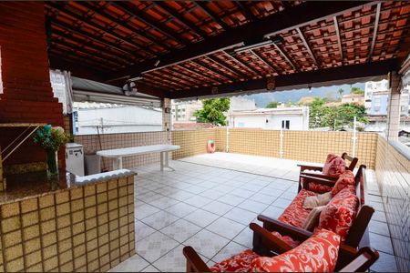 Casa à venda com 223m², 4 quartos e sem vaga Casa à venda com 223m², 4 quartos e sem vagaTerraço