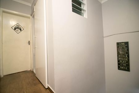 Casa à venda com 140m², 2 quartos e 1 vaga Casa à venda com 140m², 2 quartos e 1 vagaCorredor