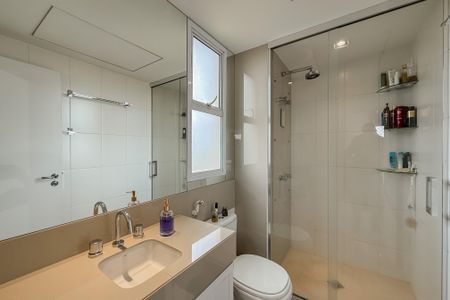 Apartamento à venda com 94m², 3 quartos e 2 vagas Apartamento à venda com 94m², 3 quartos e 2 vagasBanheiro da Suíte