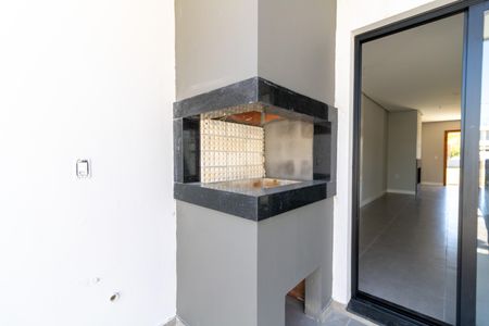 Casa de condomínio à venda com 122m², 3 quartos e 2 vagasChurrasqueira