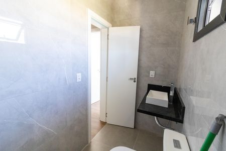 Casa de condomínio à venda com 122m², 3 quartos e 2 vagasBanheiro