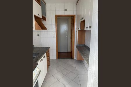 COZINHA de apartamento à venda com 2 quartos, 55m² em Vila Bertioga, São Paulo