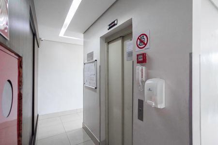 Apartamento à venda com 97m², 3 quartos e 2 vagas Apartamento à venda com 97m², 3 quartos e 2 vagasHall social