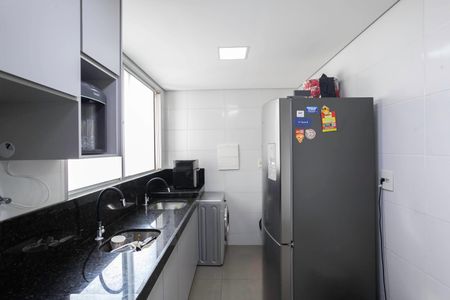 Apartamento à venda com 97m², 3 quartos e 2 vagas Apartamento à venda com 97m², 3 quartos e 2 vagasCozinha e Área de Serviço