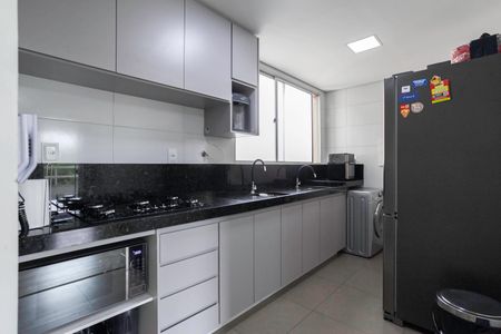 Apartamento à venda com 97m², 3 quartos e 2 vagas Apartamento à venda com 97m², 3 quartos e 2 vagasCozinha e Área de Serviço