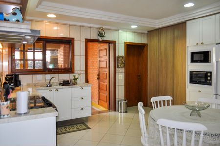 Casa de condomínio à venda com 580m², 4 quartos e 7 vagas