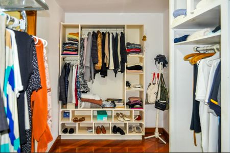 Casa de condomínio à venda com 580m², 4 quartos e 7 vagas