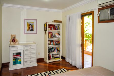 Casa de condomínio à venda com 580m², 4 quartos e 7 vagas