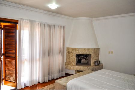 Casa de condomínio à venda com 580m², 4 quartos e 7 vagas