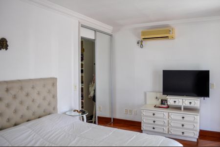 Casa de condomínio à venda com 580m², 4 quartos e 7 vagas