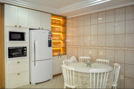 Casa de condomínio à venda com 580m², 4 quartos e 7 vagas