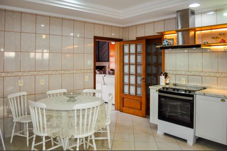 Casa de condomínio à venda com 580m², 4 quartos e 7 vagas