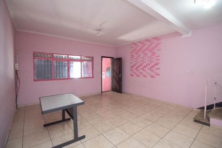 Casa para alugar com 160m², 3 quartos e 2 vagas Casa para alugar com 160m², 3 quartos e 2 vagasSala