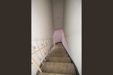 Casa para alugar com 160m², 3 quartos e 2 vagas Casa para alugar com 160m², 3 quartos e 2 vagasEscada