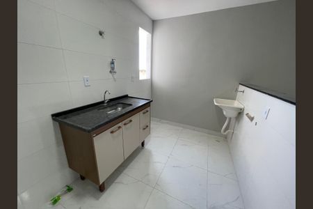 Sala/Cozinha de apartamento para alugar com 1 quarto, 135m² em Vila Santa Cruz, Duque de Caxias