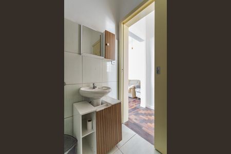 Banheiro de apartamento para alugar com 1 quarto, 33m² em Auxiliadora, Porto Alegre