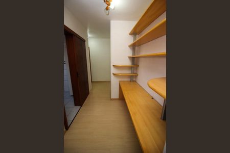 Corredor de apartamento à venda com 1 quarto, 52m² em Petrópolis, Porto Alegre