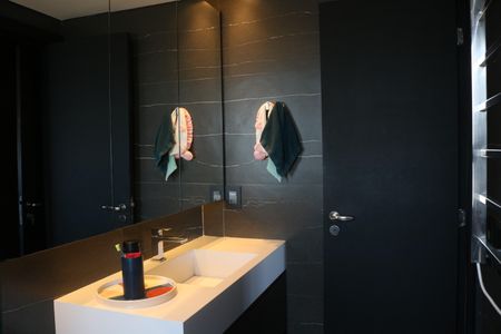 Apartamento à venda com 78m², 1 quarto e 2 vagasBanheiro da Suíte