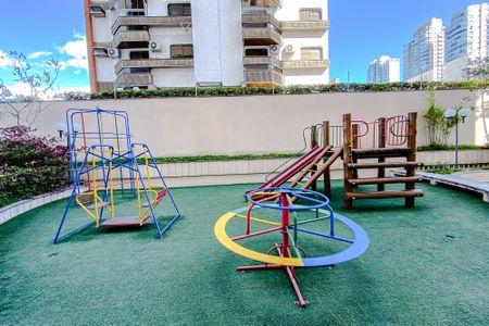 Apartamento à venda com 155m², 3 quartos e 3 vagasÁrea comum - Playground