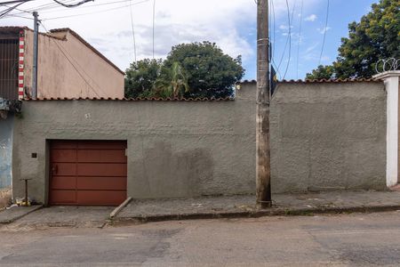 Casa à venda com 360m², 3 quartos e 2 vagasFachada