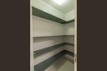 Casa de condomínio à venda com 402m², 3 quartos e 2 vagasDespensa