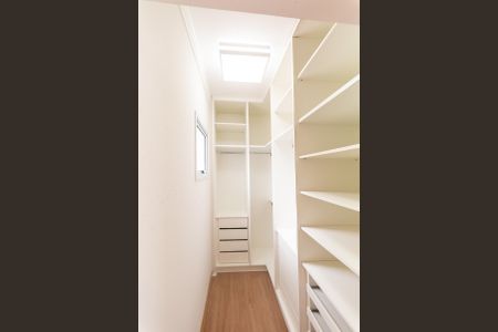 Casa de condomínio à venda com 402m², 3 quartos e 2 vagasCloset da Suíte 2