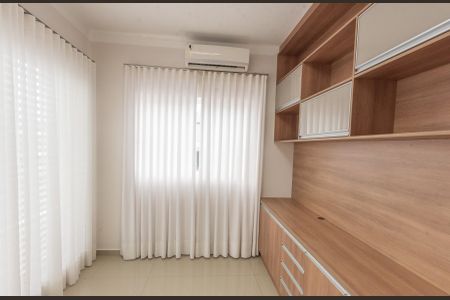 Casa de condomínio à venda com 402m², 3 quartos e 2 vagasEscritório