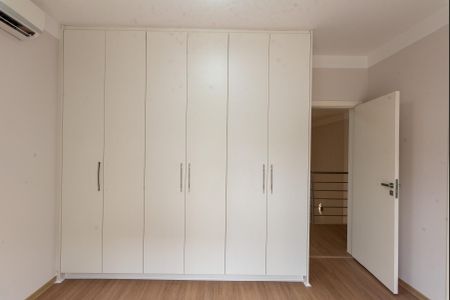 Casa de condomínio à venda com 402m², 3 quartos e 2 vagasSuíte 3