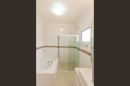 Casa de condomínio à venda com 402m², 3 quartos e 2 vagasBanheiro da suíte 2