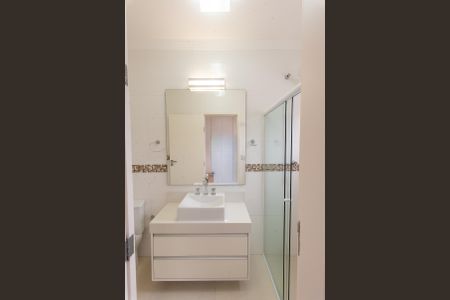 Casa de condomínio à venda com 402m², 3 quartos e 2 vagasBanheiro da Suíte 1