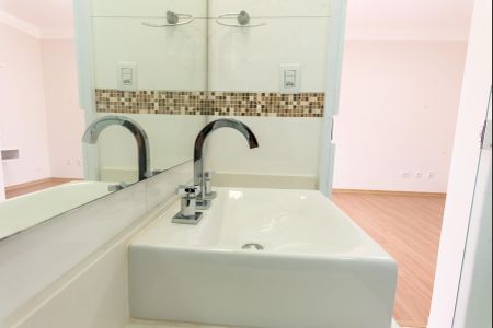 Casa de condomínio à venda com 402m², 3 quartos e 2 vagasBanheiro da suíte 2