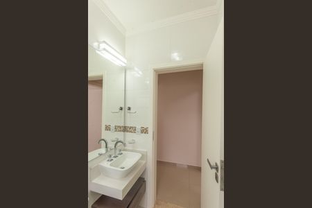 Casa de condomínio à venda com 402m², 3 quartos e 2 vagasBanheiro Social