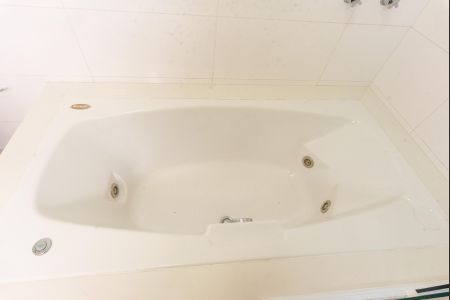 Casa de condomínio à venda com 402m², 3 quartos e 2 vagasBanheiro da suíte 2