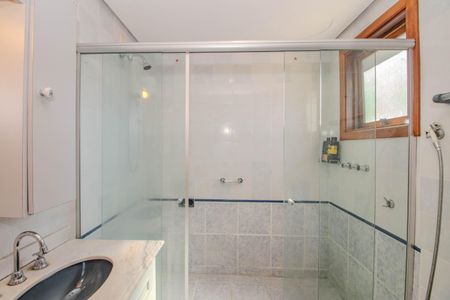 Banheiro de apartamento para alugar com 1 quarto, 53m² em Independência, Porto Alegre