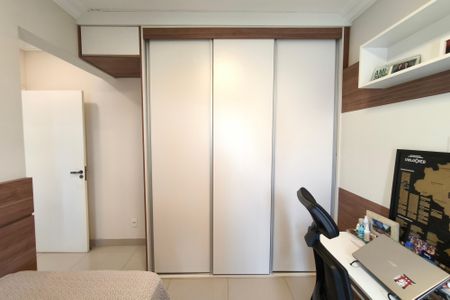 Casa de condomínio à venda com 268m², 4 quartos e 4 vagasQuarto Suíte 2