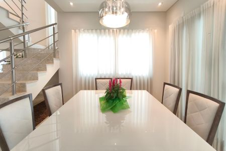 Casa de condomínio à venda com 268m², 4 quartos e 4 vagasSala de Jantar