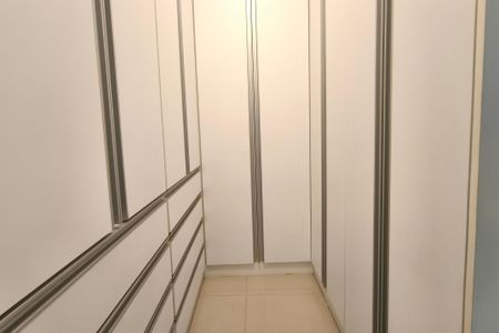 Casa de condomínio à venda com 268m², 4 quartos e 4 vagasCloset Suíte