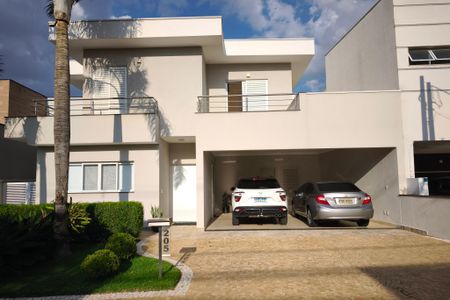 Casa de condomínio à venda com 268m², 4 quartos e 4 vagasFachada