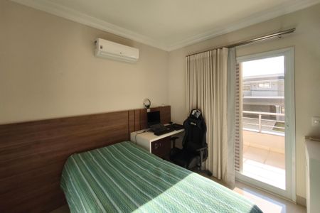 Casa de condomínio à venda com 268m², 4 quartos e 4 vagasQuarto Suíte 3