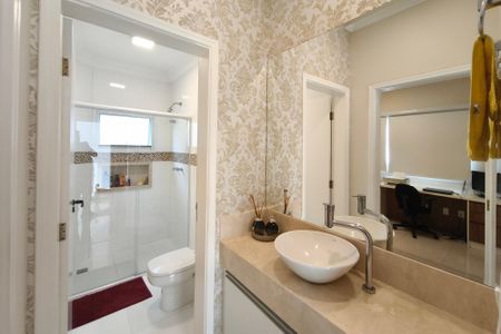 Casa de condomínio à venda com 268m², 4 quartos e 4 vagasLavabo