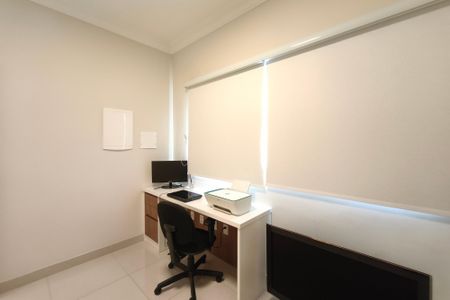 Casa de condomínio à venda com 268m², 4 quartos e 4 vagasEscritório