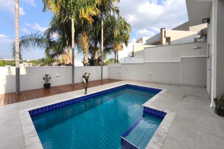 Casa de condomínio à venda com 268m², 4 quartos e 4 vagasQuintal - Piscina