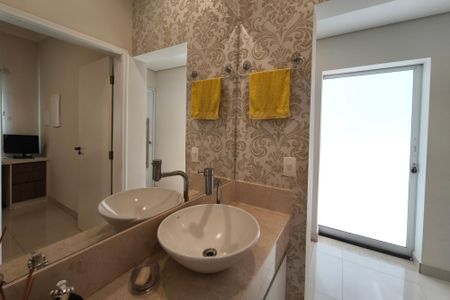 Casa de condomínio à venda com 268m², 4 quartos e 4 vagasLavabo