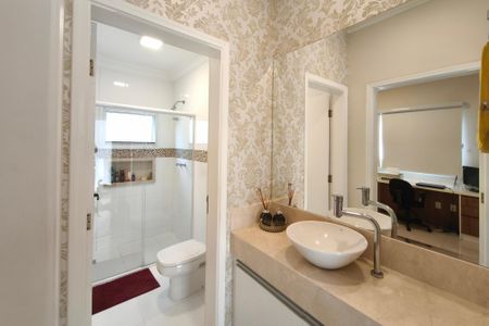 Casa de condomínio à venda com 268m², 4 quartos e 4 vagasLavabo